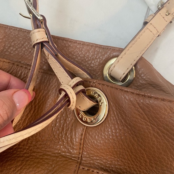 Tan Michael Kors handbag - Picture 2 of 6